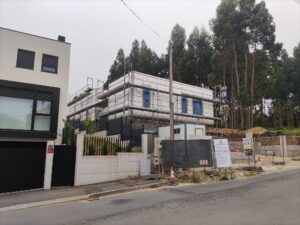 Fachada de vivienda de estilo moderno